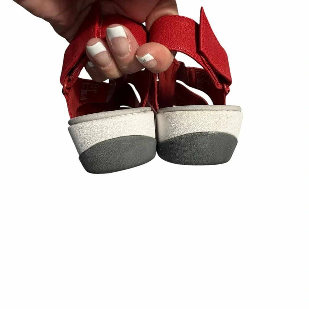 Clarks Cloudstepper  Red Elastic Strap Sandals Womens Sz 7.5